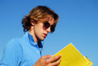 Jeune-Homme en bleu lisant