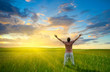 Foto: man standing in field man standing in field