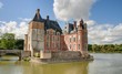 chateau  au milieu de l'eau