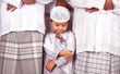 children pray