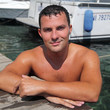 Portrait d'un homme se baignant dans une calanque