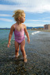 enfant dans l'eau
