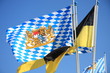 Foto: Oktoberfest - Fahnen von Bayern und München im Wind Oktoberfest - Fahnen von Bayern und München im Wind