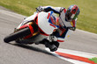 moto in curva