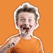 Photo: garçon enfant mangeant une cuillère de chocolat garçon enfant mangeant une cuillère de chocolat