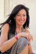 été en ville - Jeune femme naturelle et souriante