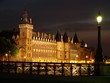 Paris - La conciergerie au crépuscule
