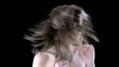 Giovane donna muove i capelli Giovane donna muove i capelli