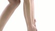 Donna si accarezza le gambe Donna si accarezza le gambe