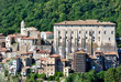 Paese con antico castello
