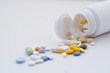 Pillendose mit Tabletten