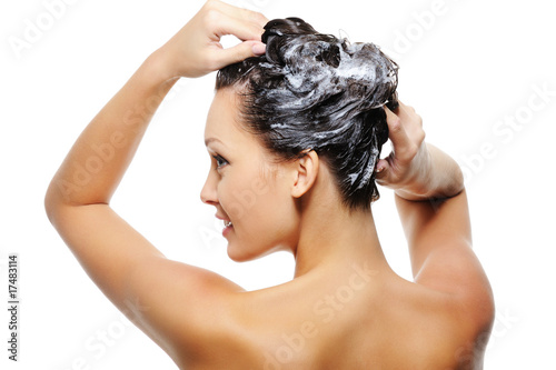 Foto: Adult woman washing head Adult woman washing head