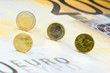 Euromünzen auf 200-Euro-Schein
