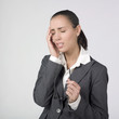jeune femme d'affaires surmenage