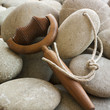 objets de soins massage galets pierres bois nature