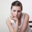 jeune femme solitude ennuis