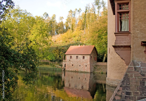 Foto: Idylle am Schlossteich Mespelbrunn (Bayern) Idylle am Schlossteich Mespelbrunn (Bayern)
