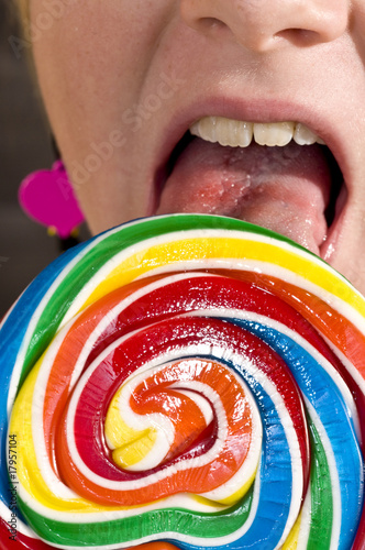 Foto: Eating lollypop Eating lollypop