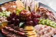 Foto: Aufschnittplatte gemischt mit Fruechten Aufschnittplatte gemischt mit Fruechten