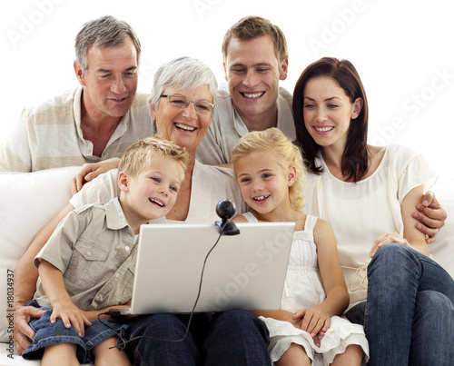 Foto: Happy family in a videoconference Happy family in a videoconference