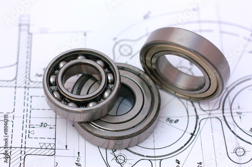 Foto: Ball bearings on technical drawing Ball bearings on technical drawing