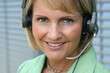 Schöne Business Frau im Büro - Callcenter - Lachen