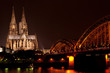 Kölner Dom mit Hohenzollernbrücke.