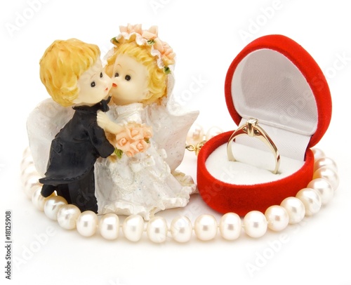 White Wedding Decorations on Wedding Decorations Isolated On White    D Copy  18125908   Voir Le