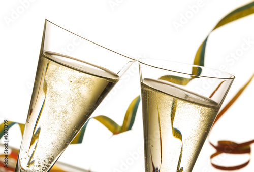 mit champagner auf das neue jahr anstossen