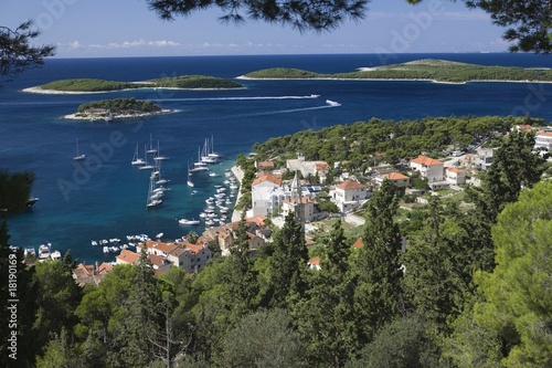 Foto: Coastal town in the island of Hvar, Dalmatia Coastal town in the island of Hvar, Dalmatia