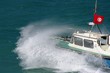 Bateau dans les vagues