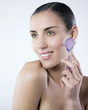 jeune femme nue rêveuse brosse soin du corps jeune femme nue rêveuse brosse soin du corps