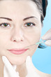 Foto: Beautiful woman receiving a botox injection Beautiful woman receiving a botox injection