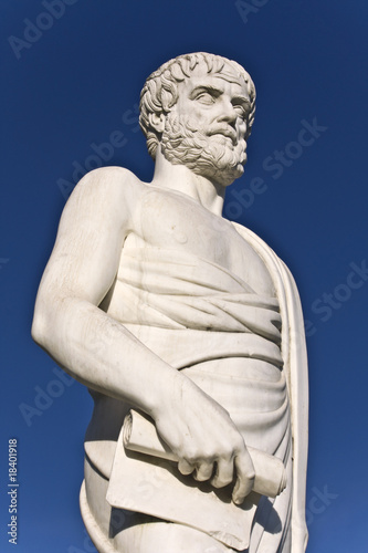 Foto: Aristotle statue located at Stageira of Greece Aristotle statue located at Stageira of Greece