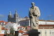 Lissabon - Statue und Kirche Sao Vicente