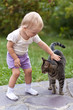 petite fille et chat