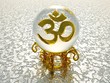 Goldenes 3D Orakel mit AUM Zeichen - OM Symbol Silber Struktur Goldenes 3D Orakel mit AUM Zeichen - OM Symbol Silber Struktur