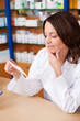apothekerin mit rezept