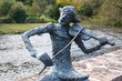 Geigenspieler am Fluss
