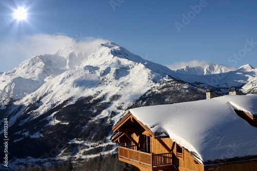 Photo: chalet enneigné chalet enneigné