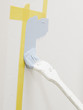 wand hellblau streichen mit pinsel