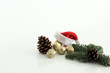 Weihnachten, Weihnachtsdeko , Weihnachtsmannmuetze  auf weiss