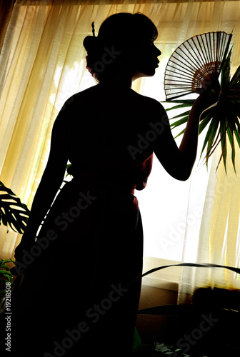 Photo: shadow-figure of oriental woman shadow-figure of oriental woman
