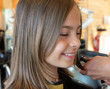 enfant chez le coiffeur