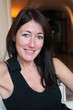 Femme 40s, belle, épanouie et souriante #4