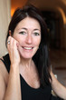 Femme 40s, belle, épanouie et souriante #8