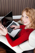 frau mit laptop
