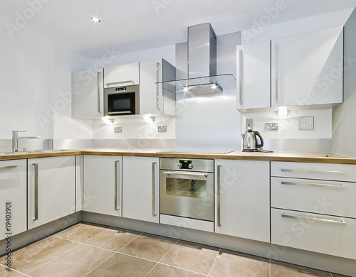 Shaped Kitchen Design Ideas on Modern L Shaped Kitchen Counter Yampi 19403901 See Portfolio