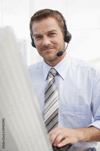 Foto: Young employee at work Young employee at work