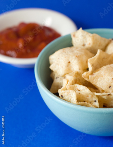 Photo: A bowl of white corn tortilla chips with salsa bowl A bowl of white corn tortilla chips with salsa bowl
